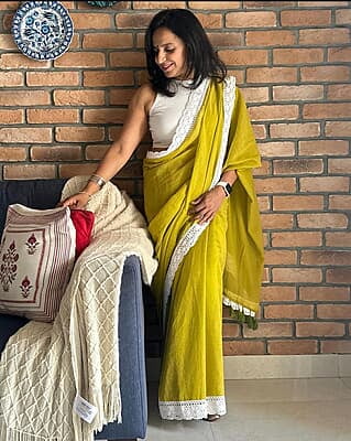 Mehndi Green  Mulmul Saree with Crochete Lace Border
