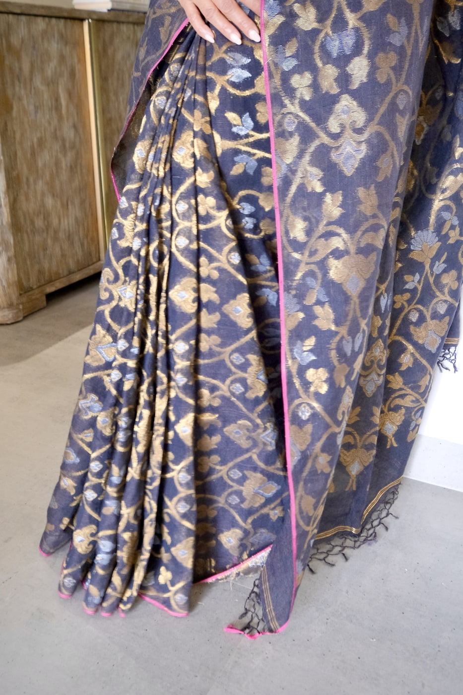 BLACK MUL TISSUE JAMDANI SAREE BLACK MUL TISSUE JAMDANI SAREE