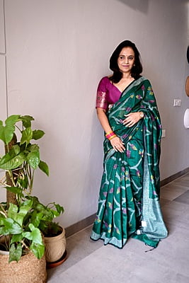 BOTTLE GREEN SILK MATKA