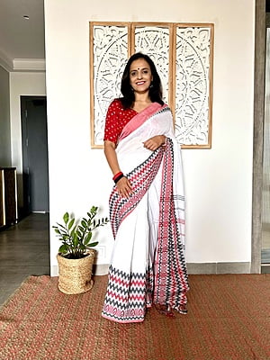 KHADI COTTON BEGUMPURI SAREE - ZIG ZAG RED & BLACK BORDER