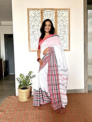 KHADI COTTON BEGUMPURI SAREE - ZIG ZAG RED & BLACK BORDER