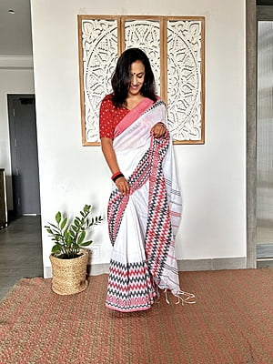 KHADI COTTON BEGUMPURI SAREE - ZIG ZAG RED & BLACK BORDER