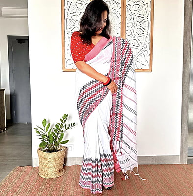 KHADI COTTON BEGUMPURI SAREE - ZIG ZAG RED & BLACK BORDER