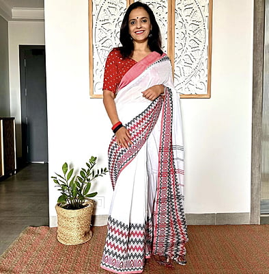 KHADI COTTON BEGUMPURI SAREE - ZIG ZAG RED & BLACK BORDER