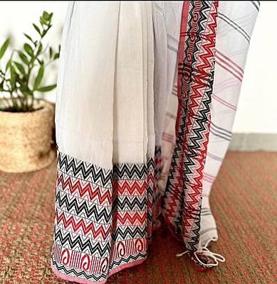 KHADI COTTON BEGUMPURI SAREE - ZIG ZAG RED & BLACK BORDER