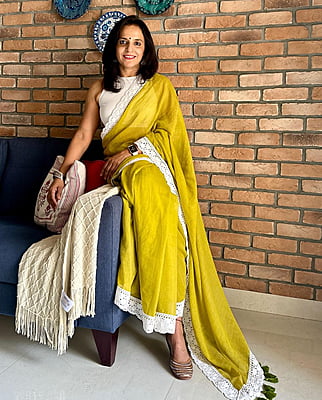 Mehndi Green  Mulmul Saree with Crochete Lace Border