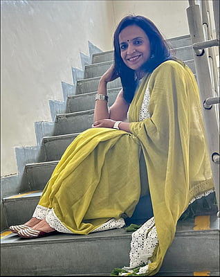 Mehndi Green  Mulmul Saree with Crochete Lace Border