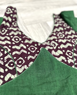PURE SANGUDI COTTON NON PADDED BLOUSE WITH BATIK DETAILING PURE SANGUDI COTTON NON PADDED BLOUSE WITH BATIK DETAILING