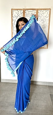 MUL COTTON PLAIN SAREE WITH CONTRAST INCH BORDER AND POMPOMS ON PALLU MUL COTTON PLAIN SAREE WITH CONTRAST INCH BORDER AND POMPOMS ON PALLU