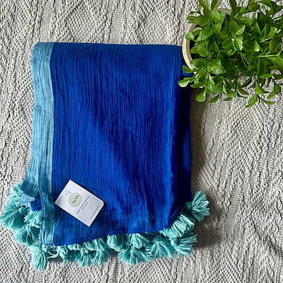 MUL COTTON PLAIN SAREE WITH CONTRAST INCH BORDER AND POMPOMS ON PALLU MUL COTTON PLAIN SAREE WITH CONTRAST INCH BORDER AND POMPOMS ON PALLU
