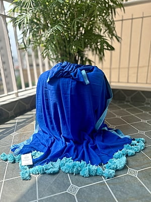 MUL COTTON PLAIN SAREE WITH CONTRAST INCH BORDER AND POMPOMS ON PALLU