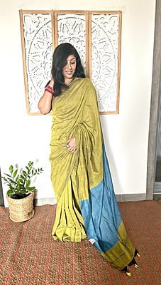 Khadi Cotton Contrast Pallu Saree - Mehendi Green with Teal Khadi Cotton Contrast Pallu Saree - Mehendi Green with Teal