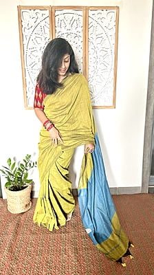 Khadi Cotton Contrast Pallu Saree - Mehendi Green with Teal Khadi Cotton Contrast Pallu Saree - Mehendi Green with Teal