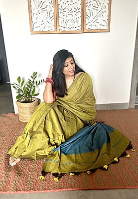 Khadi Cotton Contrast Pallu Saree - Mehendi Green with Teal Khadi Cotton Contrast Pallu Saree - Mehendi Green with Teal
