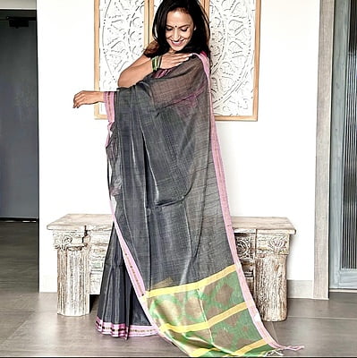 Maheshwari Cotton Saree with green Ikkat Border and Pallu - Grey Maheshwari Cotton Saree with green Ikkat Border and Pallu - Grey