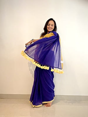 PURPLE MUL COTTON PLAIN SAREE WITH YELLOW INCH BORDER AND POMPOMS ON PALLU PURPLE MUL COTTON PLAIN SAREE WITH YELLOW INCH BORDER AND POMPOMS ON PALLU