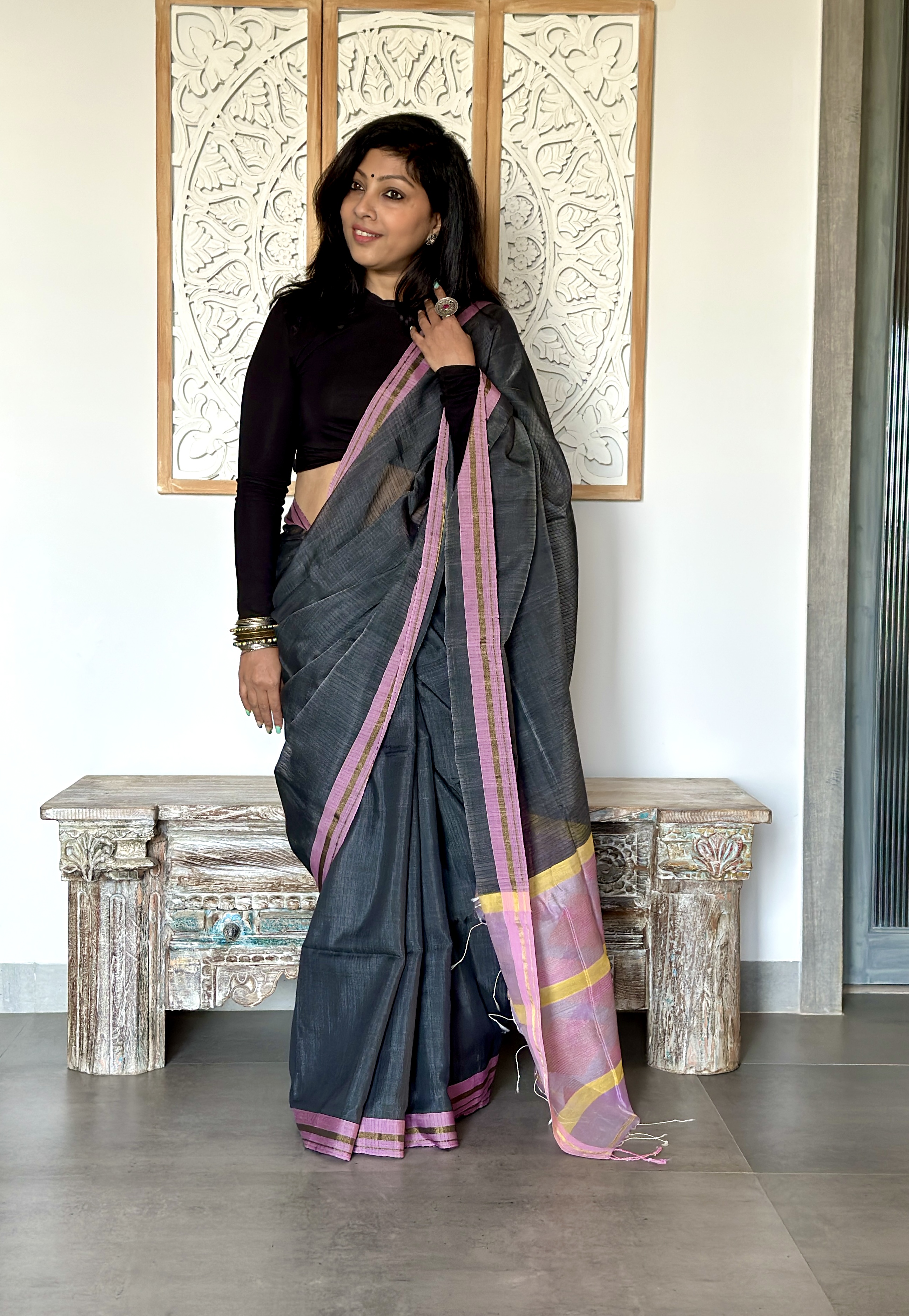 Handloom Maheshwari Cotton Saree with Pink Ikkat Border and Pallu - Grey Handloom Maheshwari Cotton Saree with Pink Ikkat Border and Pallu - Grey