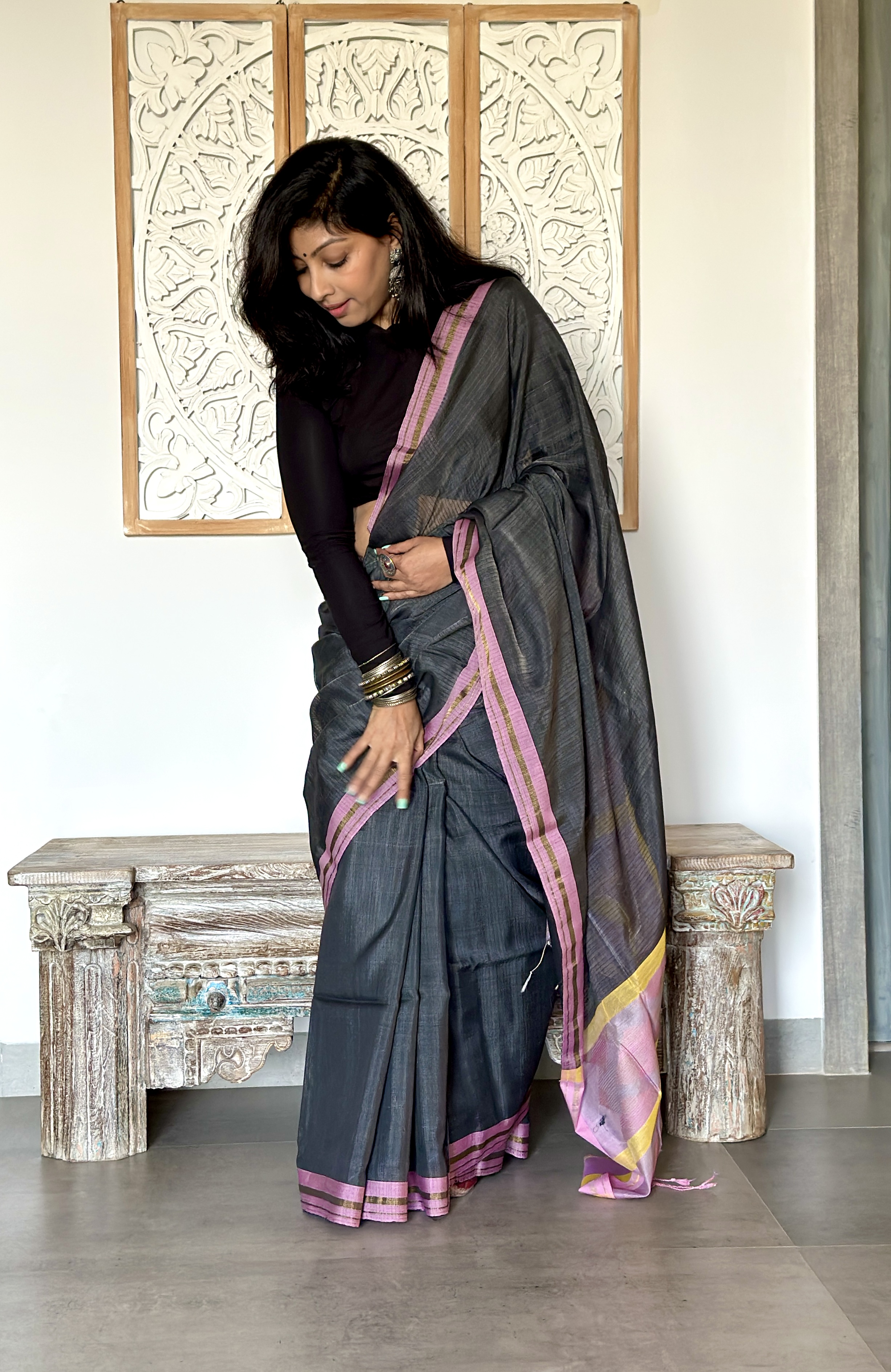 Handloom Maheshwari Cotton Saree with Pink Ikkat Border and Pallu - Grey Handloom Maheshwari Cotton Saree with Pink Ikkat Border and Pallu - Grey