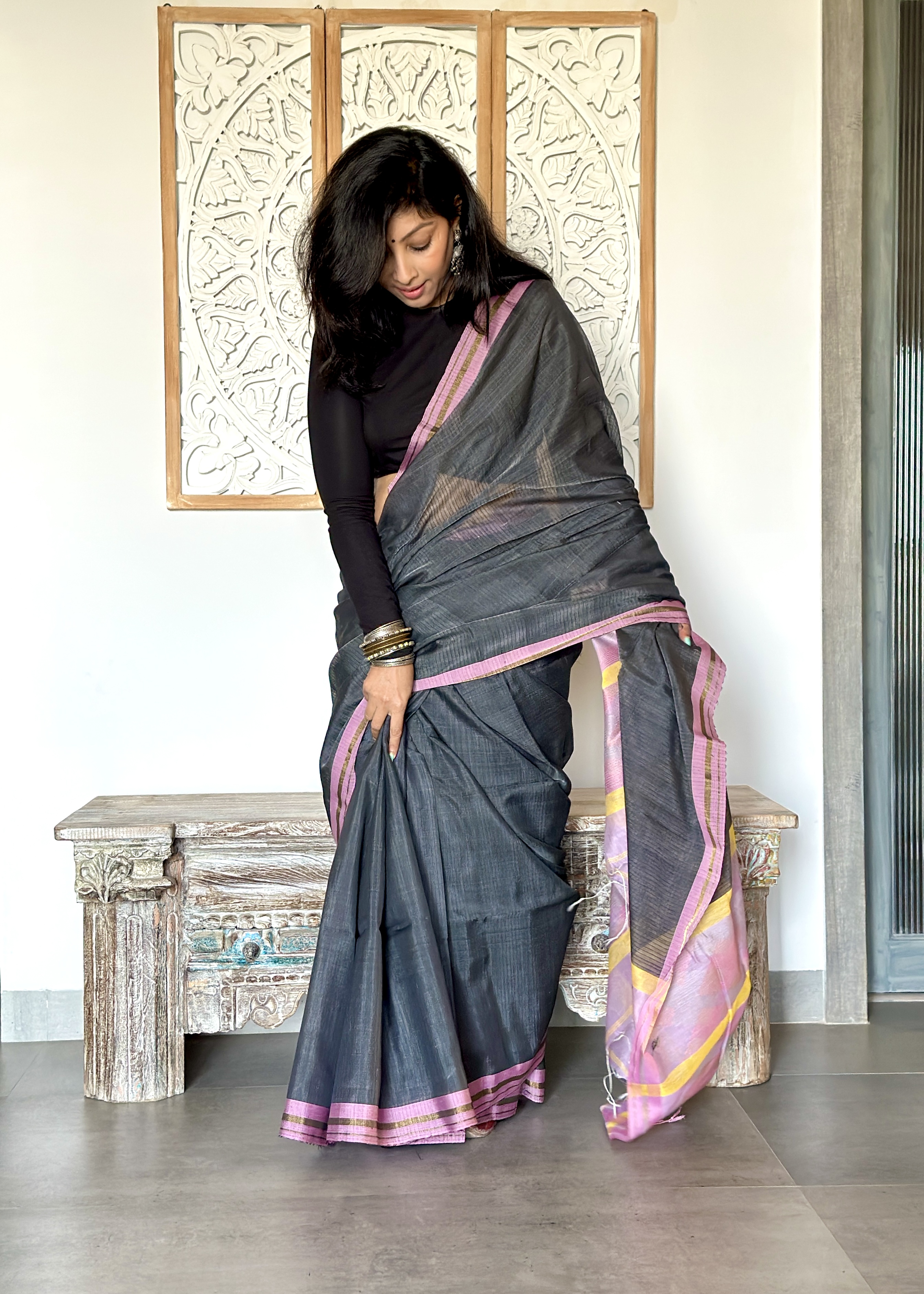 Handloom Maheshwari Cotton Saree with Pink Ikkat Border and Pallu - Grey Handloom Maheshwari Cotton Saree with Pink Ikkat Border and Pallu - Grey