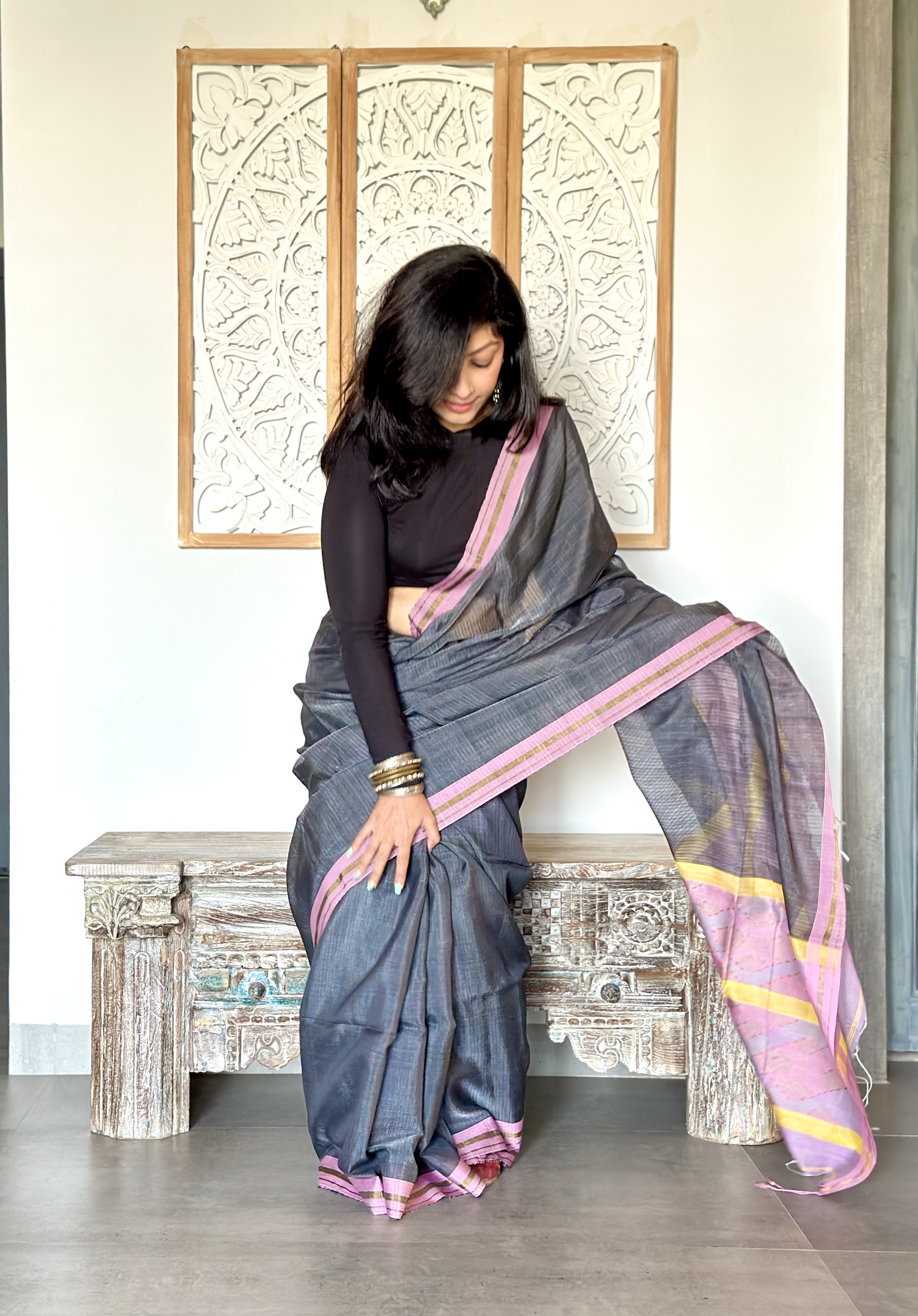 Handloom Maheshwari Cotton Saree with Pink Ikkat Border and Pallu - Grey Handloom Maheshwari Cotton Saree with Pink Ikkat Border and Pallu - Grey