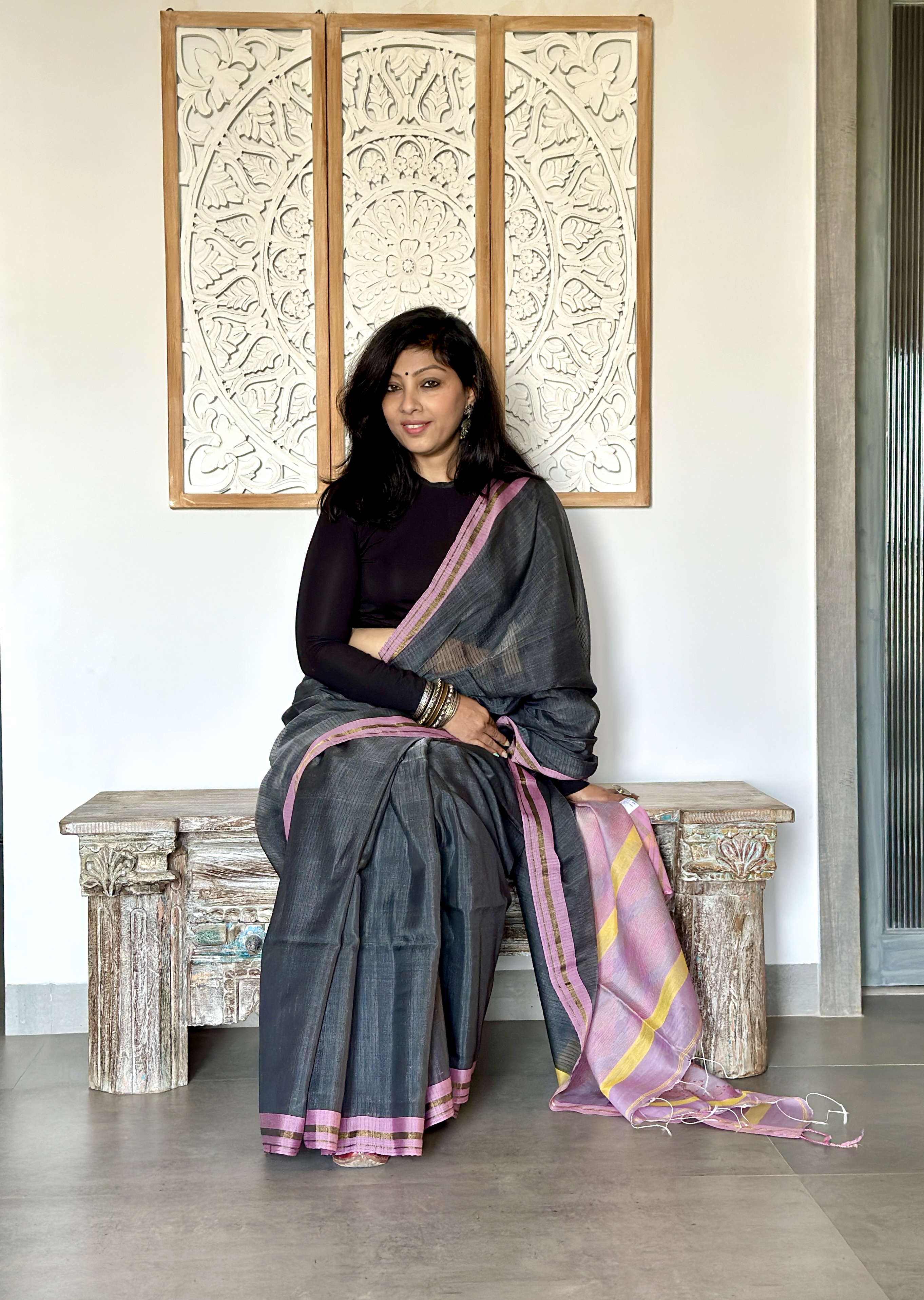 Handloom Maheshwari Cotton Saree with Pink Ikkat Border and Pallu - Grey Handloom Maheshwari Cotton Saree with Pink Ikkat Border and Pallu - Grey