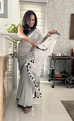 Black & White Checks Cotton Saree with Jacquard Border Black & White Checks Cotton Saree with Jacquard Border