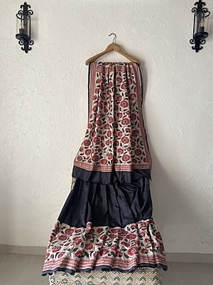 GREY AND OFF WHITE HAND EMBROIDERED KANTHA SILK SAREE GREY AND OFF WHITE HAND EMBROIDERED KANTHA SILK SAREE