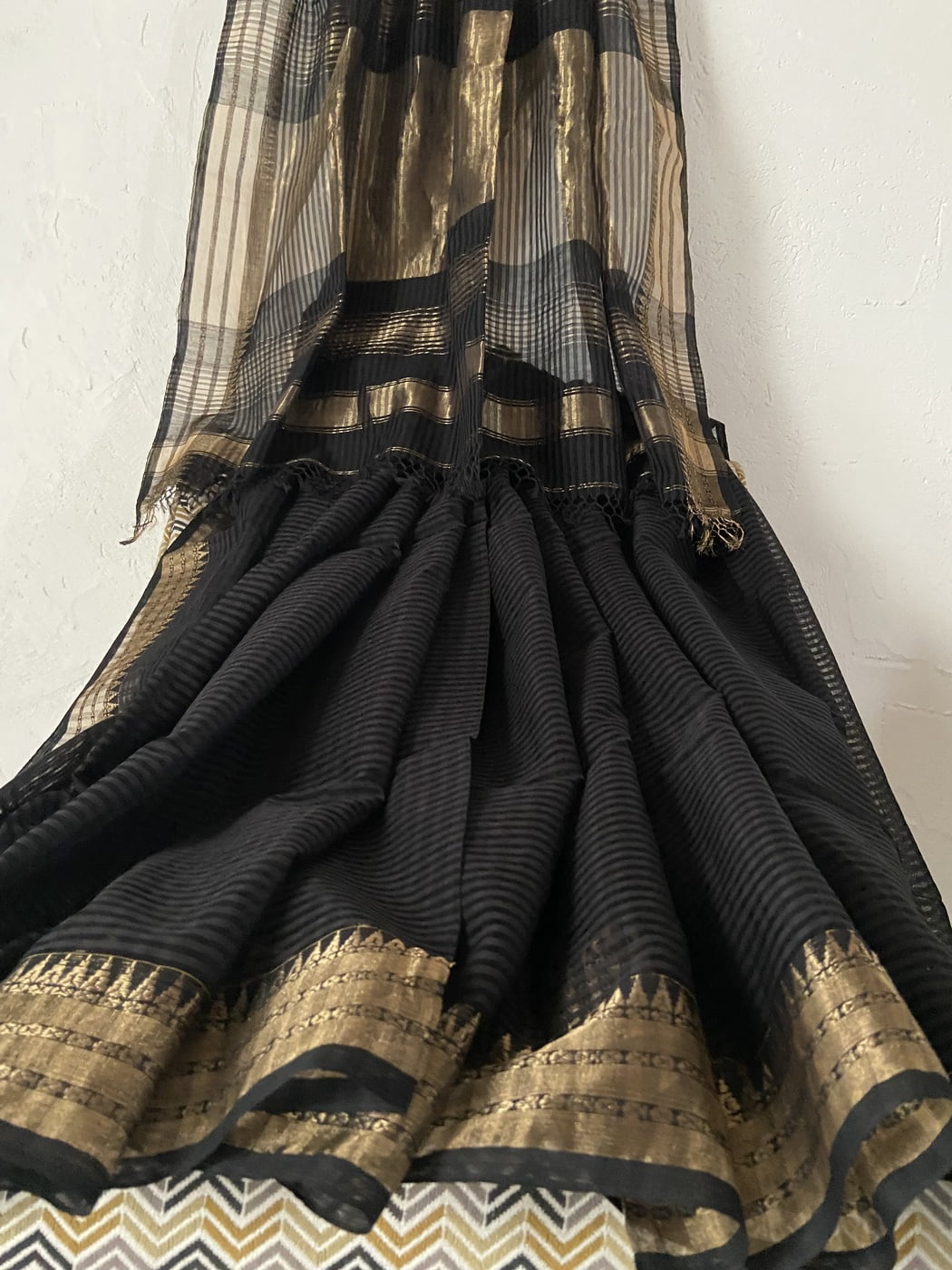 Black - Traditional Handloom Triangle Buti Silk Maheshwari Saree 01